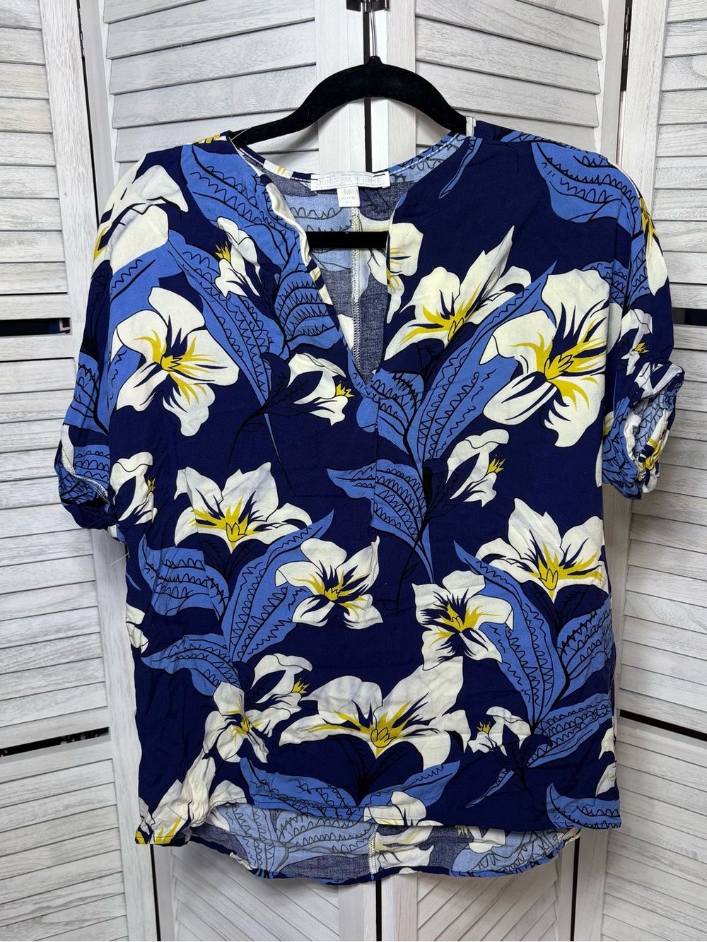 Juniper + Lime Floral Blouse Women’s M Blue White Roll Tab Sleeve Made USA